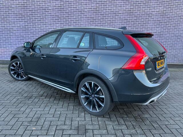 Volvo V60 CROSS COUNTRY D3 Automaat Nordic+ | Trekhaak afneembaar | Parkeerverwarming | Verwarmbare voorstoelen en voorruit | Bi-Xenon | High Performance audio