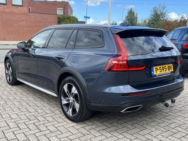 Volvo V60 CROSS COUNTRY 2.0 B5 AWD 250 pk Automaat Pro Trekhaak Pilot Assist ACC Leder Elec Stoelen Navigatie Camera PDC Stoelverwarming Standkachel Extra Getint GlasNL Auto 1e Eigenaar BTW Auto
