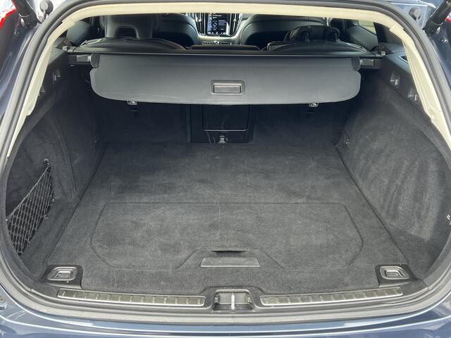 Volvo V60 CROSS COUNTRY 2.0 B5 AWD 250 pk Automaat Pro Trekhaak Pilot Assist ACC Leder Elec Stoelen Navigatie Camera PDC Stoelverwarming Standkachel Extra Getint GlasNL Auto 1e Eigenaar BTW Auto