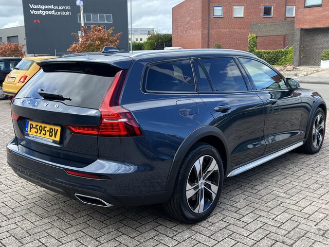 Volvo V60 CROSS COUNTRY 2.0 B5 AWD 250 pk Automaat Pro Trekhaak Pilot Assist ACC Leder Elec Stoelen Navigatie Camera PDC Stoelverwarming Standkachel Extra Getint GlasNL Auto 1e Eigenaar BTW Auto