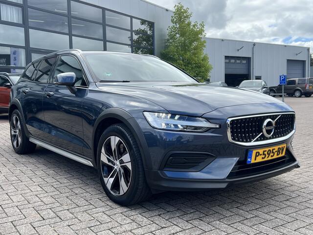 Volvo V60 CROSS COUNTRY 2.0 B5 AWD 250 pk Automaat Pro Trekhaak Pilot Assist ACC Leder Elec Stoelen Navigatie Camera PDC Stoelverwarming Standkachel Extra Getint GlasNL Auto 1e Eigenaar BTW Auto