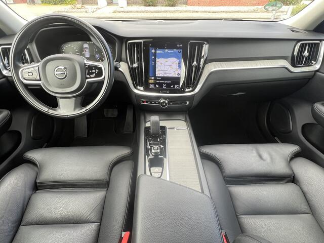 Volvo V60 CROSS COUNTRY 2.0 B5 AWD 250 pk Automaat Pro Trekhaak Pilot Assist ACC Leder Elec Stoelen Navigatie Camera PDC Stoelverwarming Standkachel Extra Getint GlasNL Auto 1e Eigenaar BTW Auto