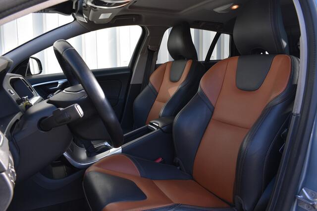 Volvo V60 CROSS COUNTRY 2.0 T5 Polar+ | Trekhaak | Pano dak | Blis | Stoel met geheugen | Herman/kardon |