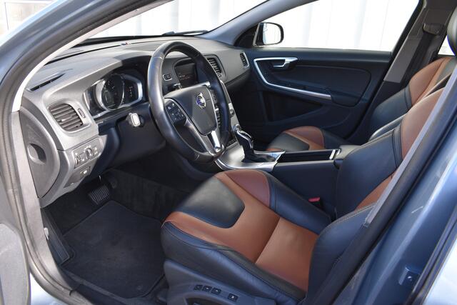 Volvo V60 CROSS COUNTRY 2.0 T5 Polar+ | Trekhaak | Pano dak | Blis | Stoel met geheugen | Herman/kardon |