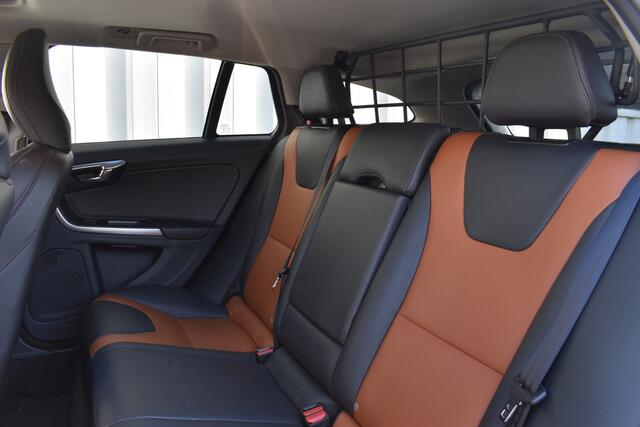 Volvo V60 CROSS COUNTRY 2.0 T5 Polar+ | Trekhaak | Pano dak | Blis | Stoel met geheugen | Herman/kardon |