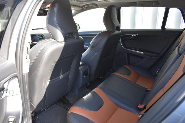 Volvo V60 CROSS COUNTRY 2.0 T5 Polar+ | Trekhaak | Pano dak | Blis | Stoel met geheugen | Herman/kardon |