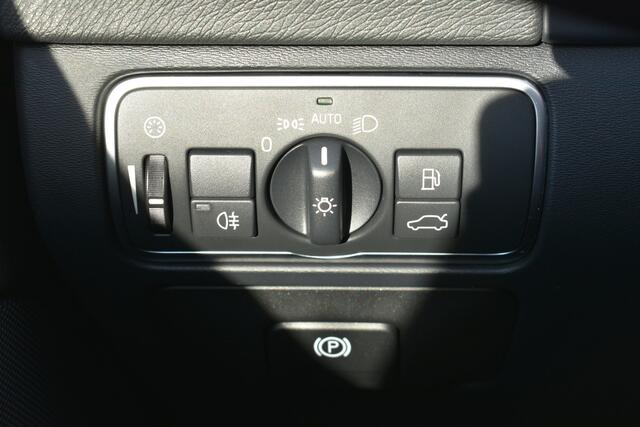 Volvo V60 CROSS COUNTRY 2.0 T5 Polar+ | Trekhaak | Pano dak | Blis | Stoel met geheugen | Herman/kardon |