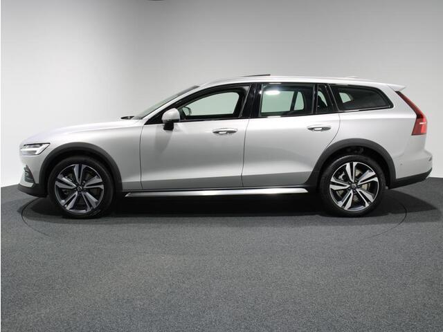 Volvo V60 CROSS COUNTRY 2.0 B5 AWD Plus | Panoramisch schuif/kanteldak | Navigatie | Camera | Leder