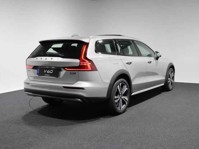 Volvo V60 CROSS COUNTRY 2.0 B5 AWD Plus | Panoramisch schuif/kanteldak | Navigatie | Camera | Leder