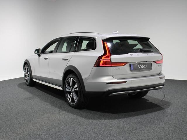 Volvo V60 CROSS COUNTRY 2.0 B5 AWD Plus | Panoramisch schuif/kanteldak | Navigatie | Camera | Leder