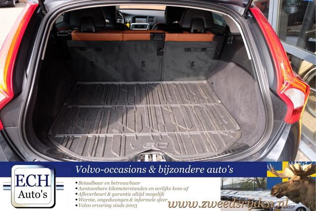 Volvo V60 CROSS COUNTRY D3 150 pk Aut. Polar+, Navi, Cognac Leer, Bluetooth, Stuurwielverwarming