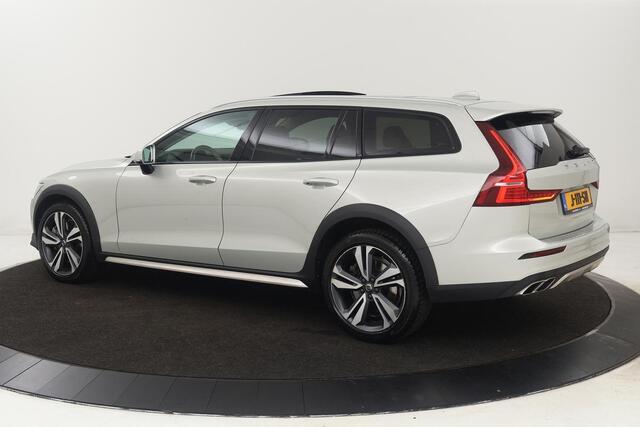 Volvo V60 CROSS COUNTRY 2.0 B5 AWD Pro | Panoramadak | Leder | Stoel & stuurverwarming | Adaptive cruise | Memory | Carplay | Full LED | Keyless | Navigatie