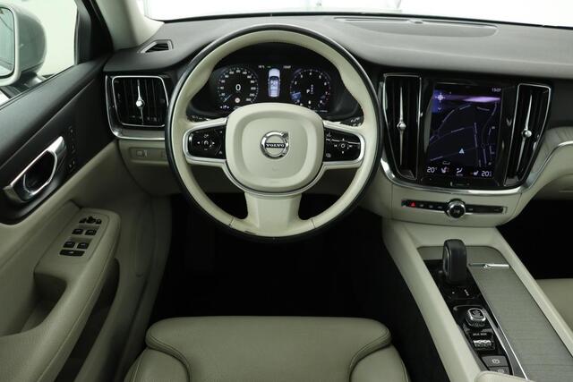 Volvo V60 CROSS COUNTRY 2.0 B5 AWD Pro | Panoramadak | Leder | Stoel & stuurverwarming | Adaptive cruise | Memory | Carplay | Full LED | Keyless | Navigatie