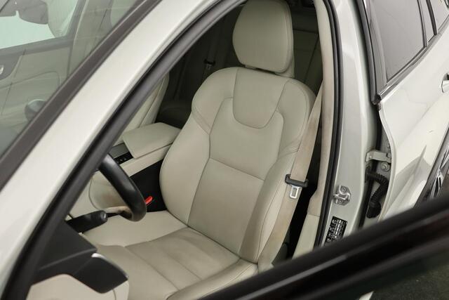Volvo V60 CROSS COUNTRY 2.0 B5 AWD Pro | Panoramadak | Leder | Stoel & stuurverwarming | Adaptive cruise | Memory | Carplay | Full LED | Keyless | Navigatie