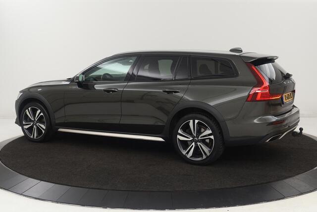 Volvo V60 CROSS COUNTRY 2.0 B5 AWD Pro | Trekhaak | Leder | Stoel & stuurverwarming | Camera | Adaptive cruise | Carplay | Harman/Kardon | Keyless | BLIS | Memory | Navigatie