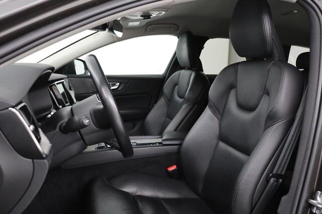 Volvo V60 CROSS COUNTRY 2.0 B5 AWD Pro | Trekhaak | Leder | Stoel & stuurverwarming | Camera | Adaptive cruise | Carplay | Harman/Kardon | Keyless | BLIS | Memory | Navigatie