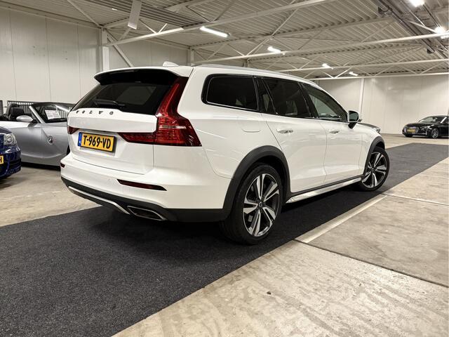 Volvo V60 CROSS COUNTRY T5 AWD Pro l Pano l Camera l Elek. trekhaak l Pilot Assist