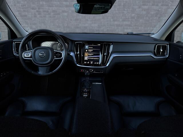 Volvo V60 CROSS COUNTRY T5 AWD Pro l Pano l Camera l Elek. trekhaak l Pilot Assist