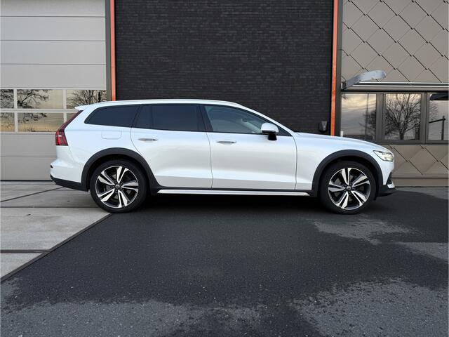 Volvo V60 CROSS COUNTRY T5 AWD Pro l Pano l Camera l Elek. trekhaak l Pilot Assist