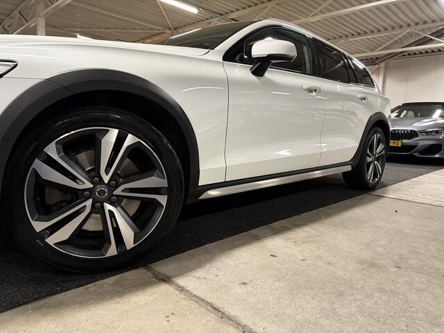 Volvo V60 CROSS COUNTRY T5 AWD Pro l Pano l Camera l Elek. trekhaak l Pilot Assist