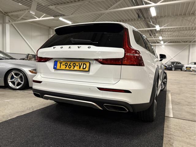 Volvo V60 CROSS COUNTRY T5 AWD Pro l Pano l Camera l Elek. trekhaak l Pilot Assist