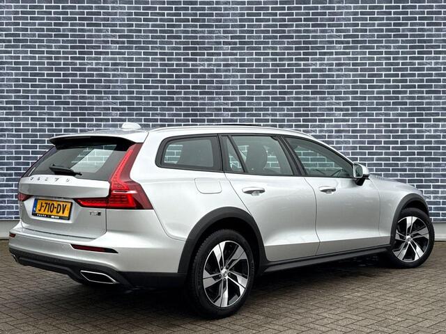 Volvo V60 CROSS COUNTRY 2.0 T5 AWD Pro | Adaptive Cruise Control | Panoramadak | 360 Camera | Stoelverwarming voor en achter | Apple Carplay | Memory Seats | Standkachel | All-Season banden |