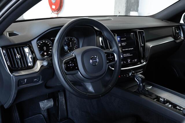 Volvo V60 CROSS COUNTRY T5 Automaat AWD Pro | 1ste eigenaar | Dealeronderhouden | Harman Kardon premium audio| Adaptive cruise control | Stoelverwarming | Volvo on Call | Parkeerverwarming | Driver Alert Systeem | Schuif/kanteldak | Parkeercamera | Parkeersensoren voor + achter 