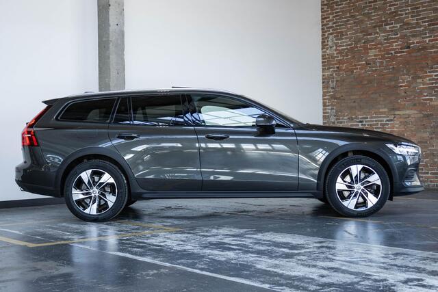 Volvo V60 CROSS COUNTRY T5 Automaat AWD Pro | 1ste eigenaar | Dealeronderhouden | Harman Kardon premium audio| Adaptive cruise control | Stoelverwarming | Volvo on Call | Parkeerverwarming | Driver Alert Systeem | Schuif/kanteldak | Parkeercamera | Parkeersensoren voor + achter 