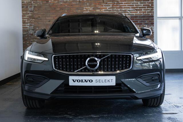 Volvo V60 CROSS COUNTRY T5 Automaat AWD Pro | 1ste eigenaar | Dealeronderhouden | Harman Kardon premium audio| Adaptive cruise control | Stoelverwarming | Volvo on Call | Parkeerverwarming | Driver Alert Systeem | Schuif/kanteldak | Parkeercamera | Parkeersensoren voor + achter 