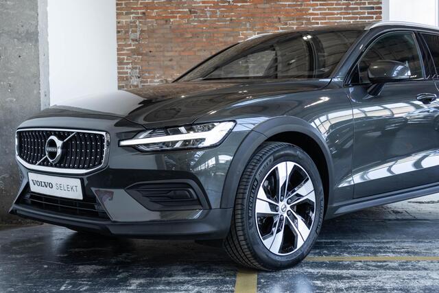 Volvo V60 CROSS COUNTRY T5 Automaat AWD Pro | 1ste eigenaar | Dealeronderhouden | Harman Kardon premium audio| Adaptive cruise control | Stoelverwarming | Volvo on Call | Parkeerverwarming | Driver Alert Systeem | Schuif/kanteldak | Parkeercamera | Parkeersensoren voor + achter 