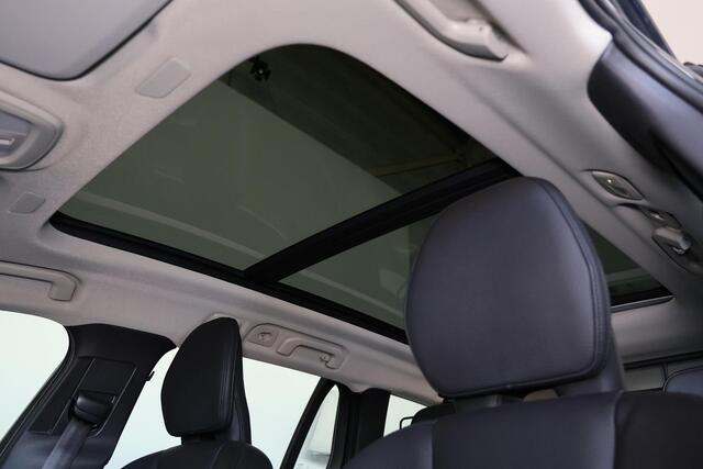 Volvo V60 CROSS COUNTRY B5 AWD Ultimate - Panorama/schuifdak - IntelliSafe Assist & Surround - Parkeercamera achter - Verwarmde voorstoelen, stuur & achterbank - Parkeersensoren voor & achter - Elektr. bedienb. voorstoelen met geheugen - Draadloze tel. lader - Elektr. inklapbare