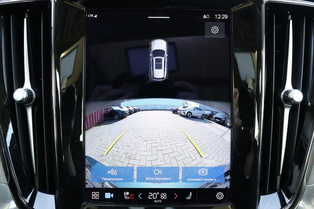 Volvo V60 CROSS COUNTRY B5 AWD Ultimate - Panorama/schuifdak - IntelliSafe Assist & Surround - Parkeercamera achter - Verwarmde voorstoelen, stuur & achterbank - Parkeersensoren voor & achter - Elektr. bedienb. voorstoelen met geheugen - Draadloze tel. lader - Elektr. inklapbare