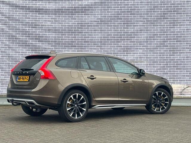 Volvo V60 CROSS COUNTRY 2.0 T5 Nordic+ Luxury | Trekhaak | Adaptive Cruise Control | Dodehoek Detectie | Schuifdak | Memory Seats | Standkachel | Keyless | Stoelverwarming | Parkeercamera | 19" |
