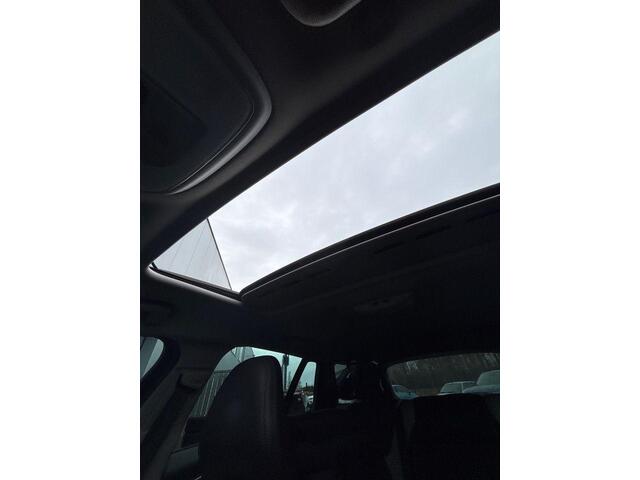Volvo V60 CROSS COUNTRY 2.0 T5 Nordic+ Luxury | Trekhaak | Adaptive Cruise Control | Dodehoek Detectie | Schuifdak | Memory Seats | Standkachel | Keyless | Stoelverwarming | Parkeercamera | 19" |