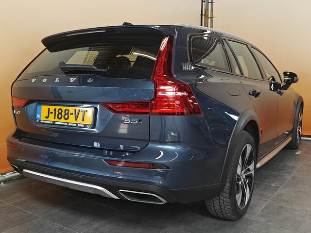 Volvo V60 CROSS COUNTRY 2.0 B5 AWD Pro SPORTINTERIEUR | NAVI | CAMERA | TREKHAAK
