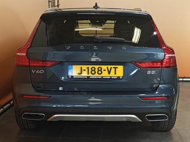 Volvo V60 CROSS COUNTRY 2.0 B5 AWD Pro SPORTINTERIEUR | NAVI | CAMERA | TREKHAAK