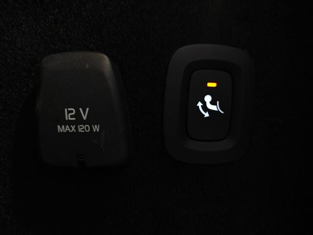 Volvo V60 CROSS COUNTRY 2.0 B5 AWD Pro SPORTINTERIEUR | NAVI | CAMERA | TREKHAAK