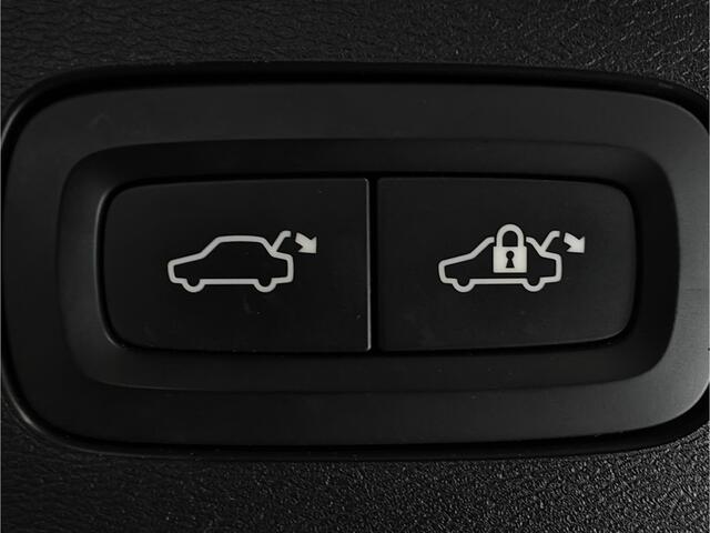 Volvo V60 CROSS COUNTRY 2.0 B5 AWD Pro SPORTINTERIEUR | NAVI | CAMERA | TREKHAAK