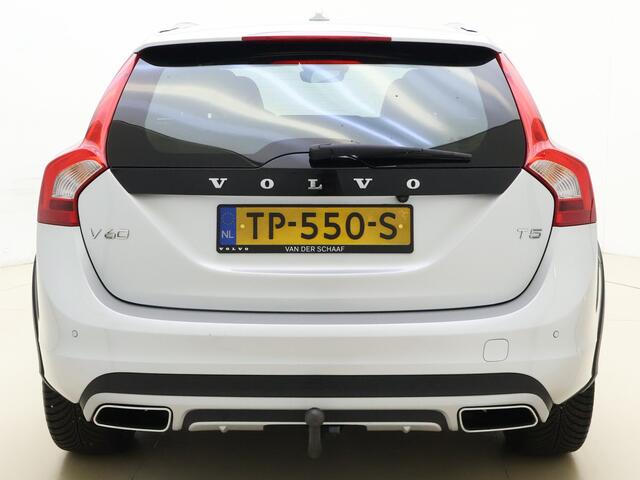 Volvo V60 CROSS COUNTRY T5 245pk Automaat Polar+ / 19'' Bor / Schuif-/kanteldak / El. Stpelen / Dubbel glas / Afn. Trekhaak / Kinderzitjes / H&K Audio / Keyless / Stoel + stuurw. verwarming / PDC + CAM / ACC / BLIS /