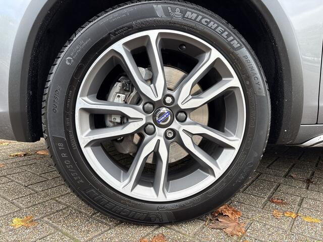 Volvo V60 CROSS COUNTRY 2.0 D3 Momentum / bi-xenon koplampen / Trekhaak / Verwarmbare voorruit /