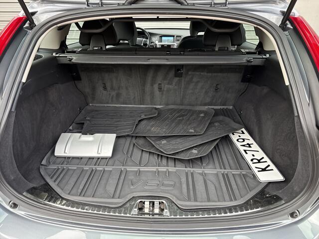 Volvo V60 CROSS COUNTRY 2.0 D3 Momentum / bi-xenon koplampen / Trekhaak / Verwarmbare voorruit /