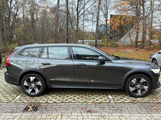 Volvo V60 CROSS COUNTRY 2.0 T5 AWD Pro