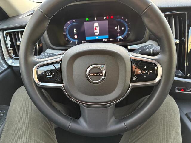 Volvo V60 CROSS COUNTRY 2.0 B5 AWD Ultimate | Bowers & Wilkins audio | Voorstoelen met massagefunctie | 20" | Stoel-/Stuurverwarming | Trekhaak | Gelamineerd glas | 360 Camera | Standkachel | Keyless Entry | Dodehoekdetectie | Google | Volvo On Call | Carplay |