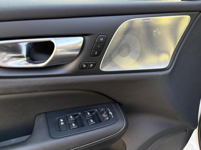 Volvo V60 CROSS COUNTRY 2.0 B5 AWD Ultimate | Bowers & Wilkins audio | Voorstoelen met massagefunctie | 20" | Stoel-/Stuurverwarming | Trekhaak | Gelamineerd glas | 360 Camera | Standkachel | Keyless Entry | Dodehoekdetectie | Google | Volvo On Call | Carplay |