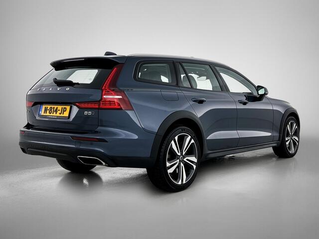 Volvo V60 CROSS COUNTRY B5 AWD Pro | Panoramadak | Leder | Adaptive Cruise | 19"
