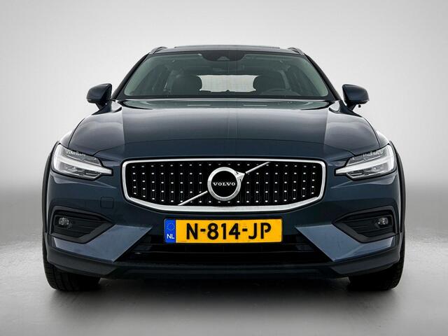 Volvo V60 CROSS COUNTRY B5 AWD Pro | Panoramadak | Leder | Adaptive Cruise | 19"