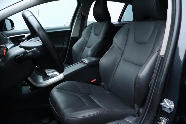 Volvo V60 CROSS COUNTRY 2.0 D3 Polar+ / Camera / Schuifdak