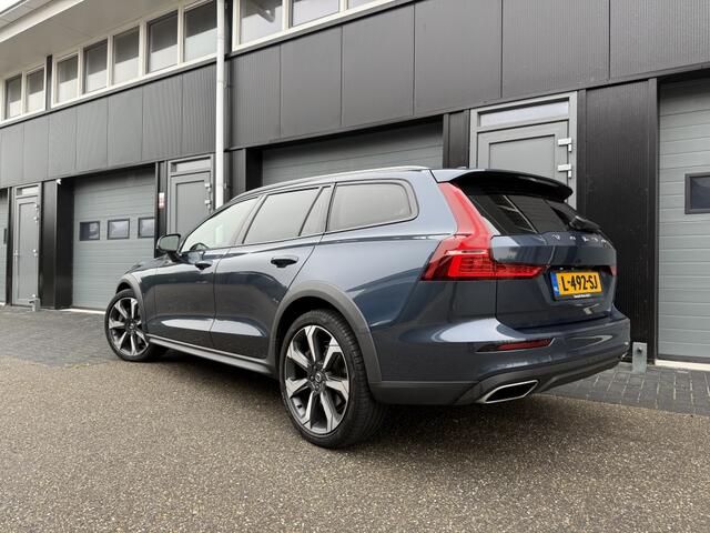 Volvo V60 CROSS COUNTRY 2.0 B5 AWD Pro