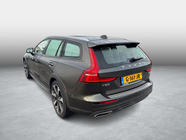 Volvo V60 CROSS COUNTRY 2.0 T5 AWD Pro | Panoramadak | Head Up Display | Adaptieve Cruise Control | Dode Hoek Detectie | Standkachel |