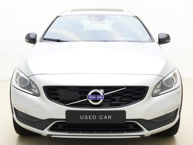 Volvo V60 CROSS COUNTRY T5 245pk Automaat Polar+ / 19'' Bor / Schuif-/kanteldak / El. Stoelen / Dubbel glas / Afn. Trekhaak / Kinderzitjes / H&K Audio / Keyless / Stoel + stuurw. verwarming / PDC + CAM / ACC / BLIS /